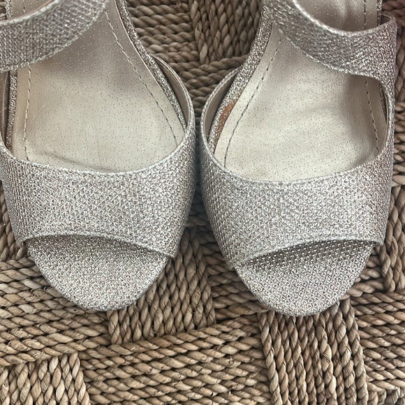 Closing closet Gold sparky dress heels - Picture 5 of 10